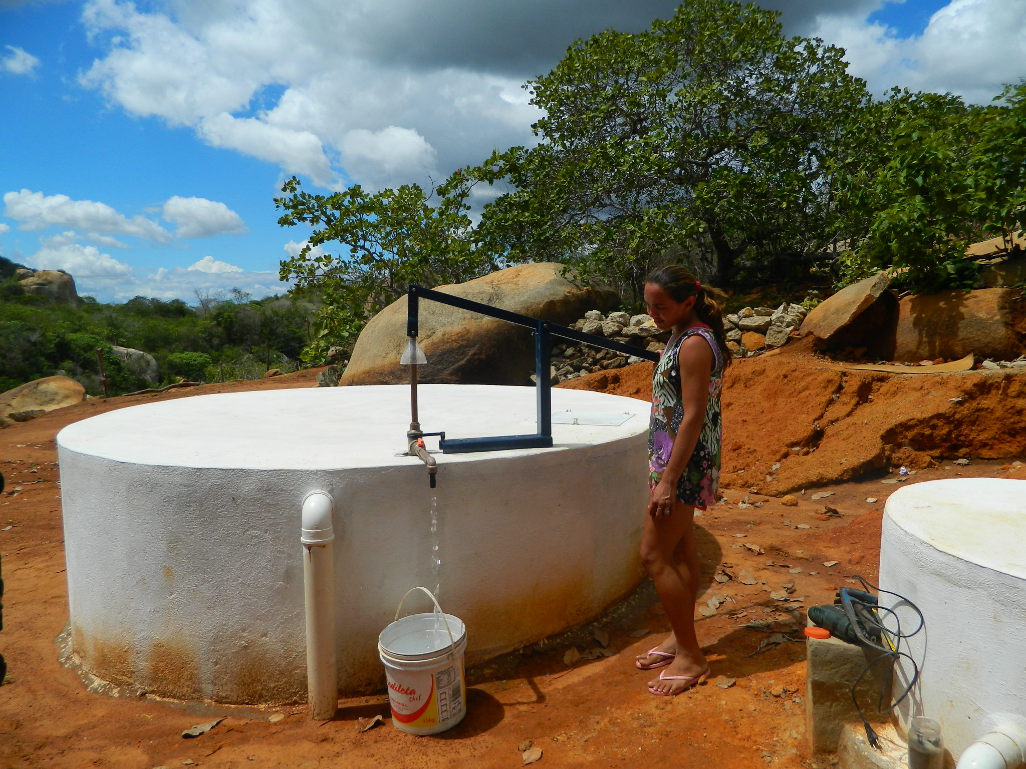 Foto bomba instalada na comunidade pedra D_água município de Matureia.JPG